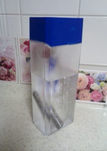 水素活性水の入ったガラス瓶