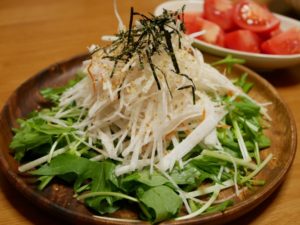 千切りのダイコンサラダ