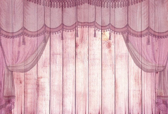 ピンクのカーテン